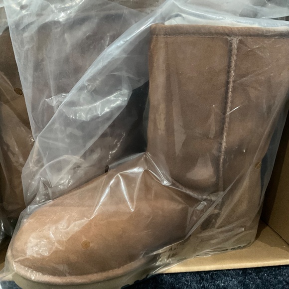 Women’s Ugg Boots Size 8 - Picture 6 of 10